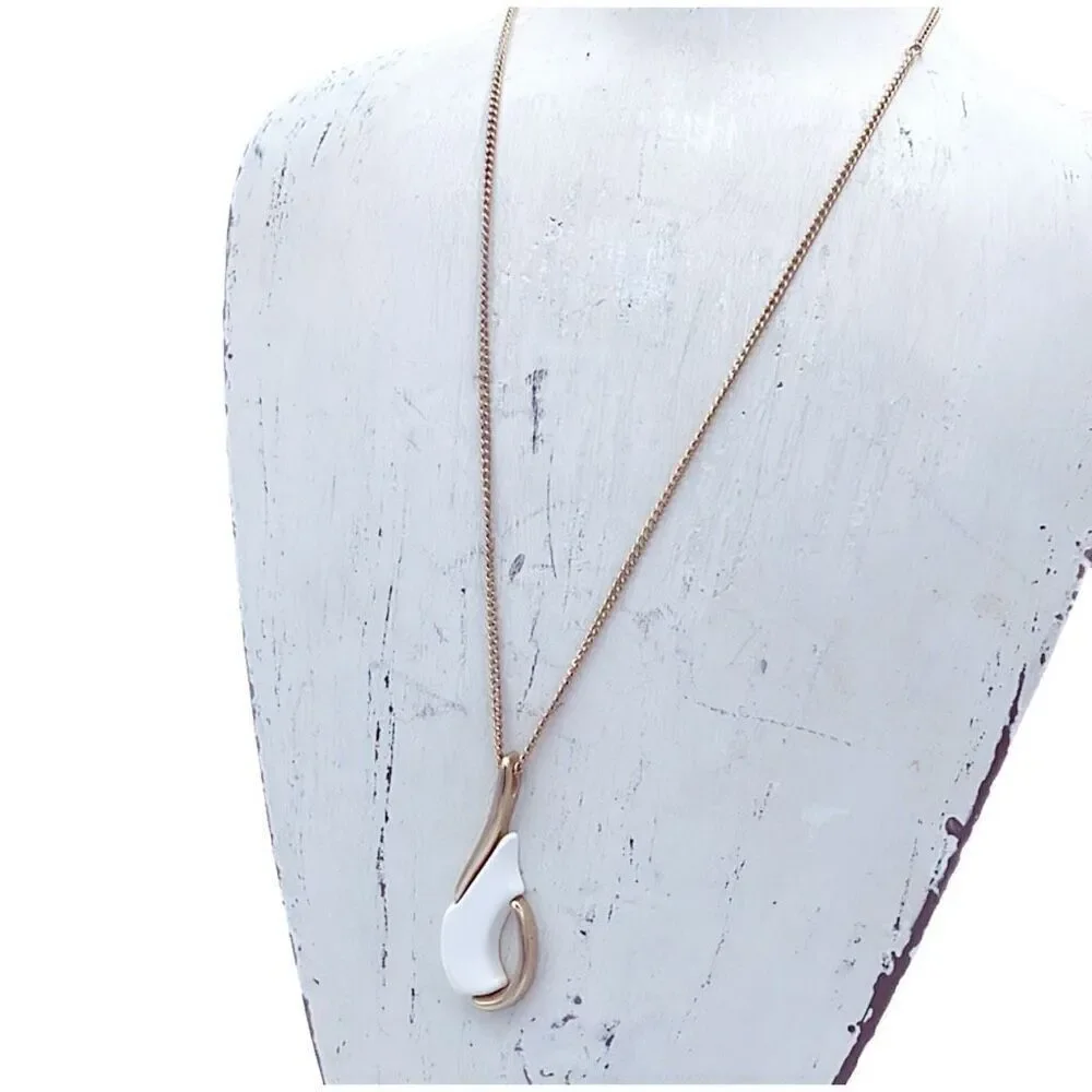 Vintage Sarah Coventry teardrop necklace.